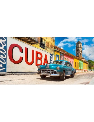 Auto antiguo y mural, Cuba