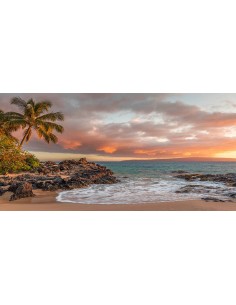 Atardecer en una playa tropical
