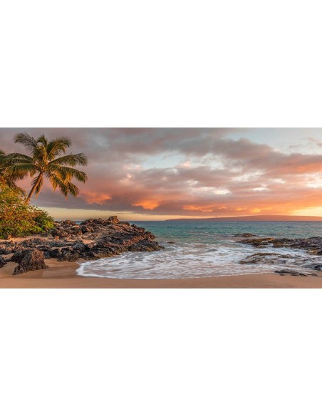 Atardecer en una playa tropical