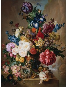 Amapolas, peonías y otras flores en un jarrón de terracota