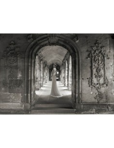 Bajo una columnata romana