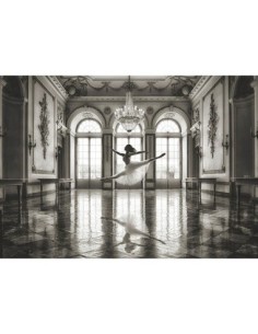 Bailarina en un salón de palacio