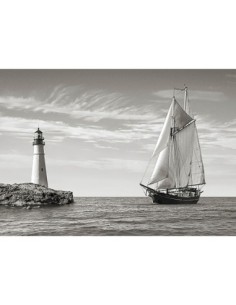 Velero acercándose al faro, mar Mediterráneo