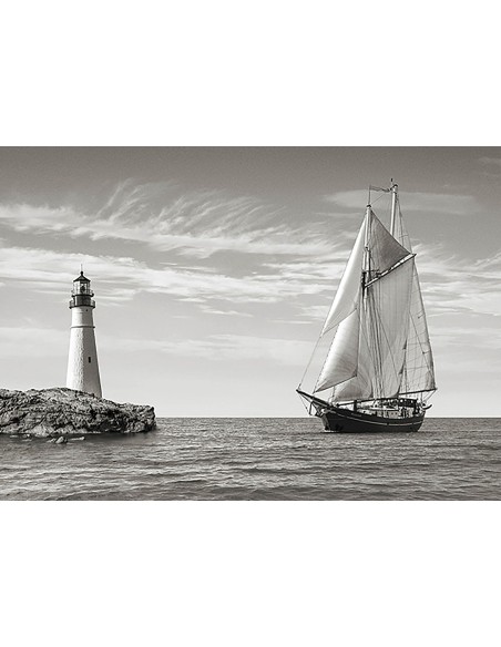 Velero acercándose al faro, mar Mediterráneo