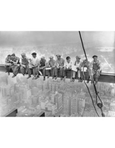 Obreros de la construcción de Nueva York almorzando en una viga transversal, 1932