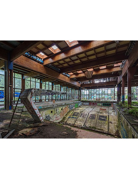 Piscina abandonada de un complejo turístico en el norte del estado de Nueva York